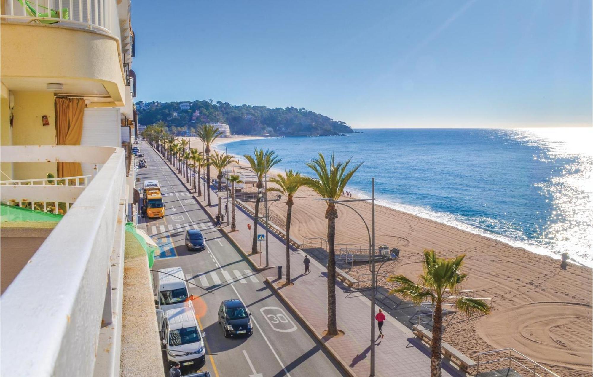 3 Bedroom Beautiful Apartment In Lloret De Mar Dış mekan fotoğraf