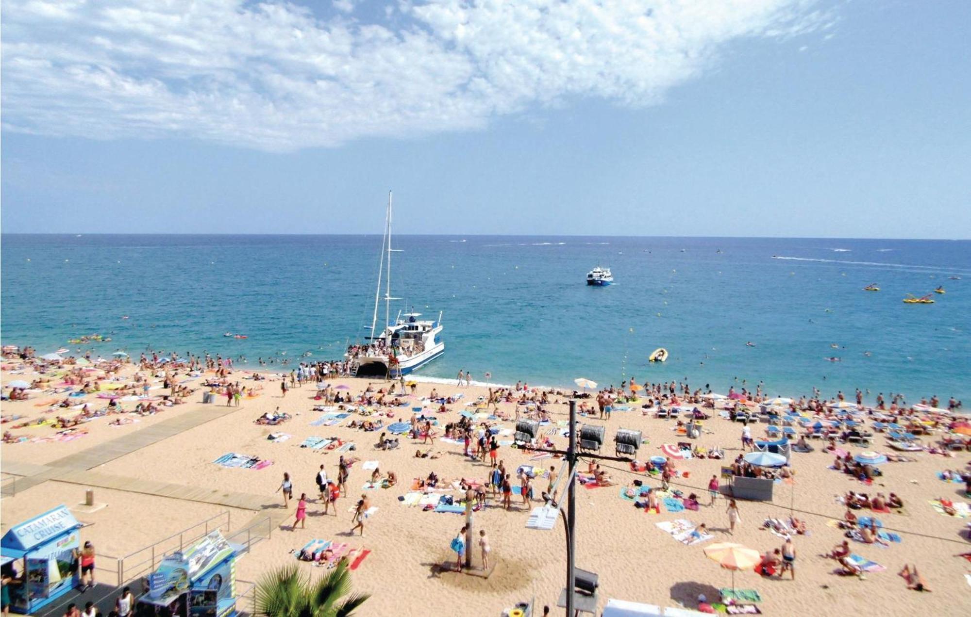 3 Bedroom Beautiful Apartment In Lloret De Mar Dış mekan fotoğraf
