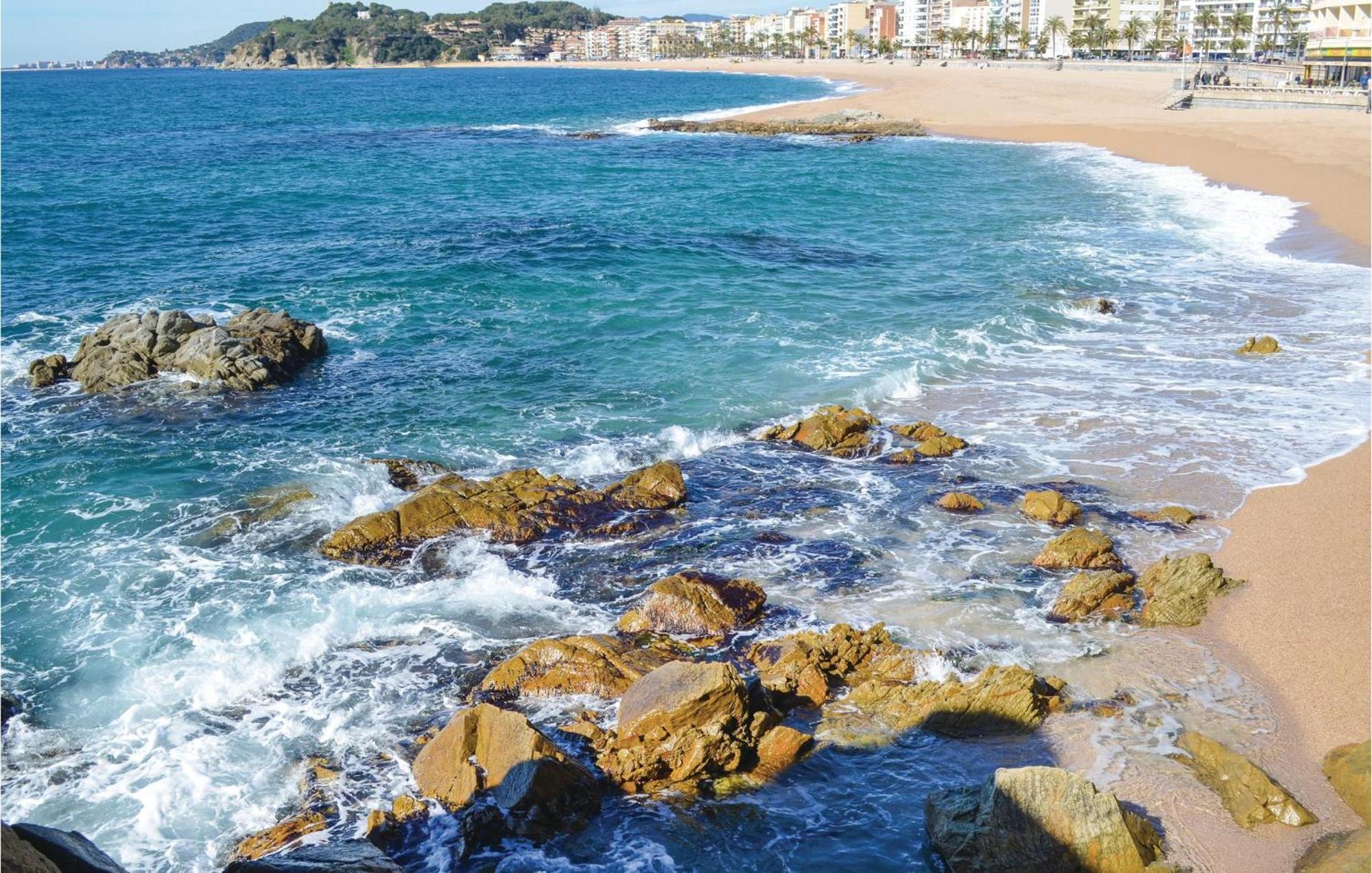3 Bedroom Beautiful Apartment In Lloret De Mar Dış mekan fotoğraf